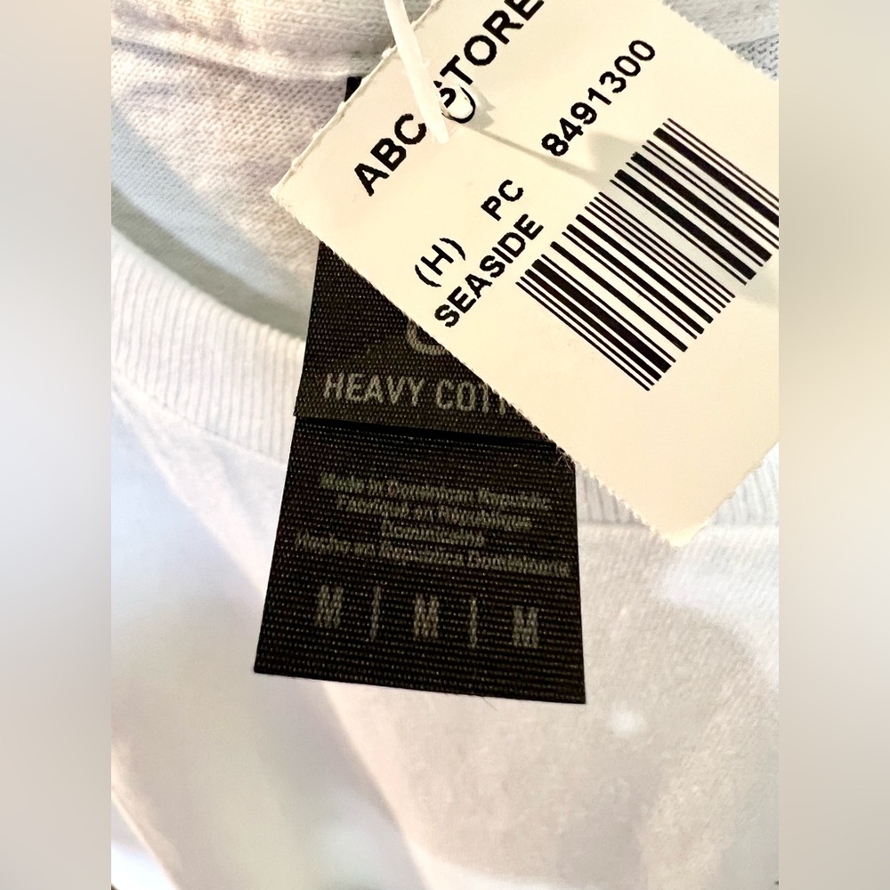 Hawaii Tshirt.  NWT.  Size Medium. Bought in Hawaii. Never worn. - Picture 3 of 4